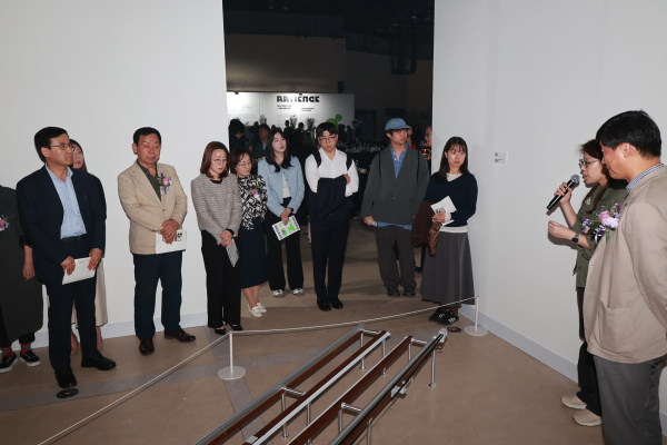 2025 아티언스 대전 전시관람 모습