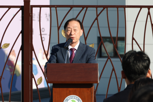 대전서중, 대전서부교육지원청 공간 재구조화 및 진입로 개설 공사 준공식 개최 모습