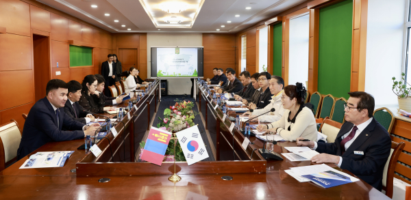 지난 4일, 몽골 투브아이막 도청 회의실에서 ‘보령–투브아이막 업무협력 간담회’ 개최 모습
