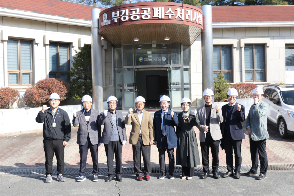 이사회 현장 간담회 (왼쪽부터) 양희철 과장, 임윤빈 이사, 유재연 이사, 조소연 이사장, 이기순 의장, 육경애 이사, 구본수 이사, 유근호 이사, 육복철 팀장