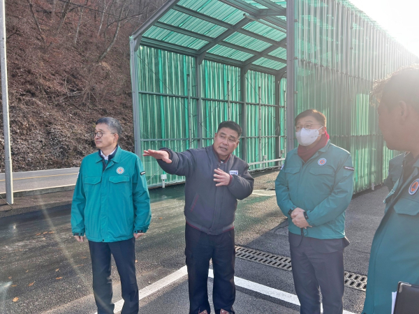 이승원 경제부시장, AI 차단방역 현장 점검 모습