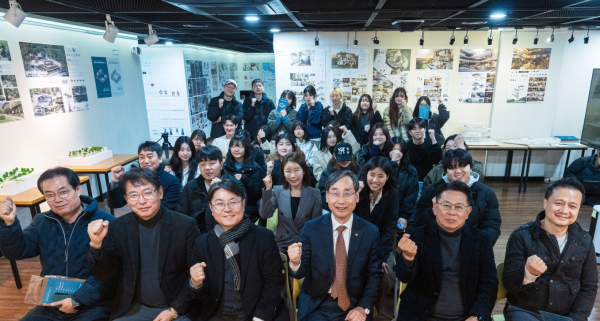 지난 9일 개최한 가온분수광장 활성화 프로젝트 최종 발표회  단체 기념촬영