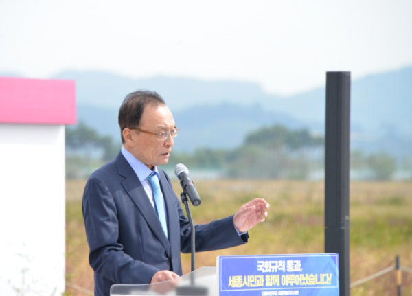 축사하는 전 이해찬 대표