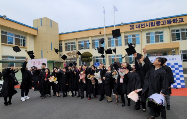 지난해 대전시립중고등학교 졸업식 단체사진