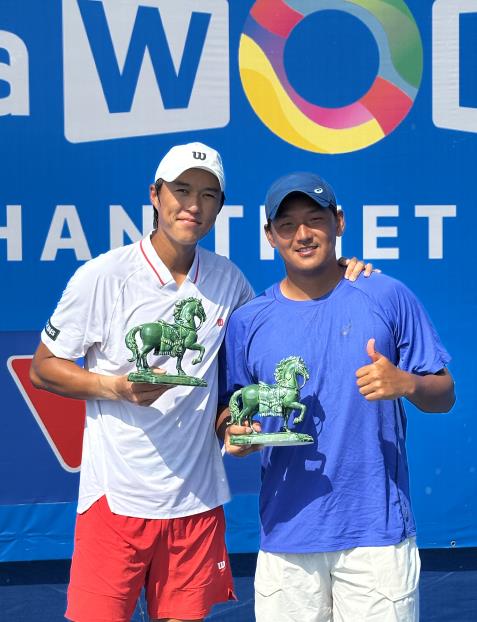 테니스단 우승(왼쪽 남지성 선수, 오른쪽 대구시청 박의성 선수)