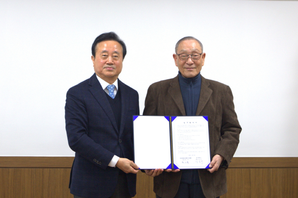 호서대–한국PCB&반도체패키징산업협회, 인재양성과 공동연구 협력 업무협약식 체결/ 최시돈 회장(좌)과 강일구 총장(우)