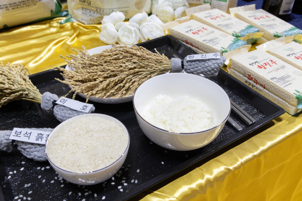 지난해 농업인의 날 행사에서 청양군 품목농업인연구연합회 경진대회 전시 현장 모습