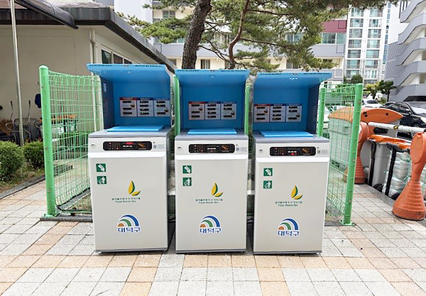 대덕구 공동주택에 설치된 전자태그(RFID) 기반 종량기 모습.