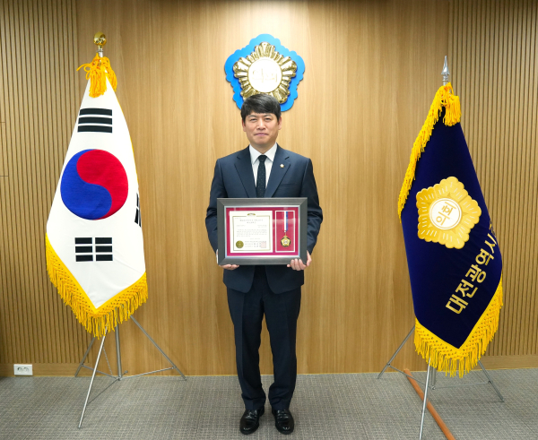 오은규 의장, ‘제10회 대한민국 자랑스러운 베스트대상’ 의회의정공헌대상 수상 모습