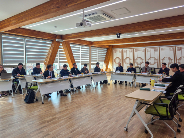 통합안전관리시스템 사업추진회의에서 사업 추진 방향과 향후 계획 등을 논의하고 있다.