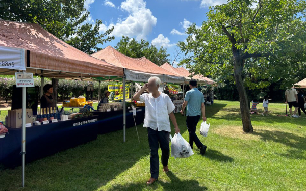 지난해 열린 서산시 농특산물 정례 직거래장터 모습
