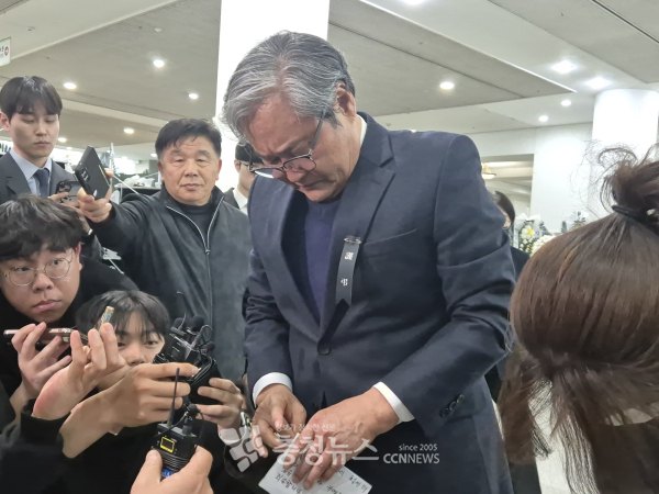 화재 참사로 74명의 사상자가 발생한 뒤 안전공업 회사 임원들에게 막말해 논란이 일었던 손주환 대표이사가 26일 공식 사과했다.