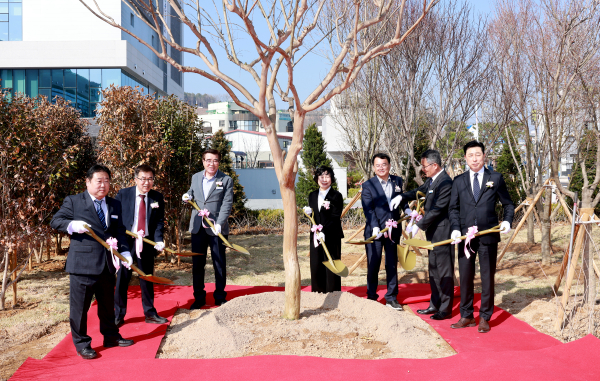원도심 복합업무타운 개청식 기념식수 모습