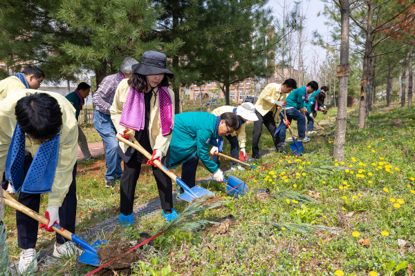 ‘2026년 식목일 기념 청사 가꾸기 행사’ 개최 모습