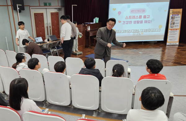 지난 3일 신체측정에 참가한 청소년 모습.