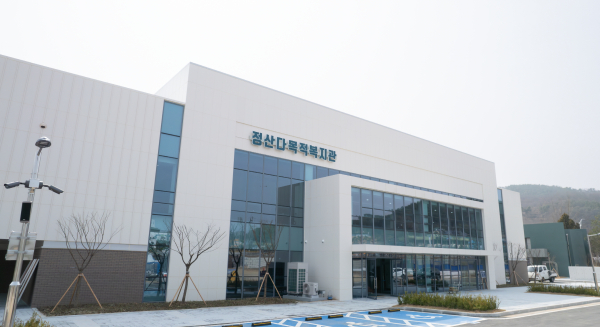 지난 1일 준공된 정산다목적복지관 전경