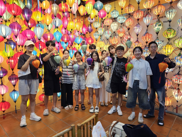 베트남 두이탄대학교 문화체험 후 기념 촬영(2025년 파란다사리 사업)