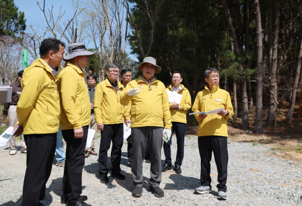지난 16일 현장에서 점검중인 점검단 모습.