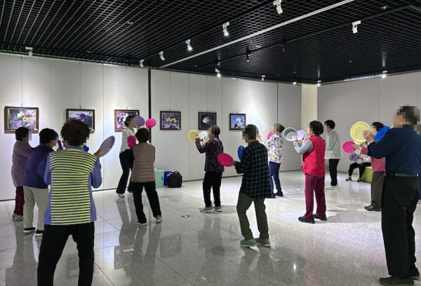 ‘차 한 잔, 활력 한 스푼’ 프로그램 진행(실버 건강 체조 모습)