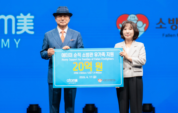 좌)애터미 박한길 회장, 우)소방가족희망나눔 박현숙 가족대표