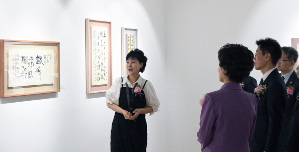 「빛, 순간에서 영원으로」의 전시회 오프닝 개최