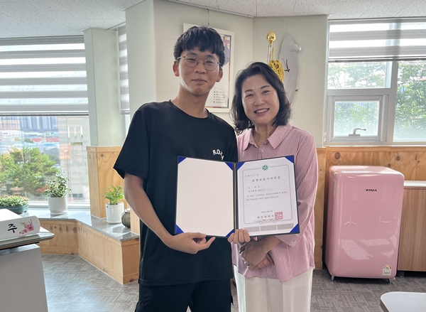 대전원명학교 김헌겸 학생과 고은주 교장)
