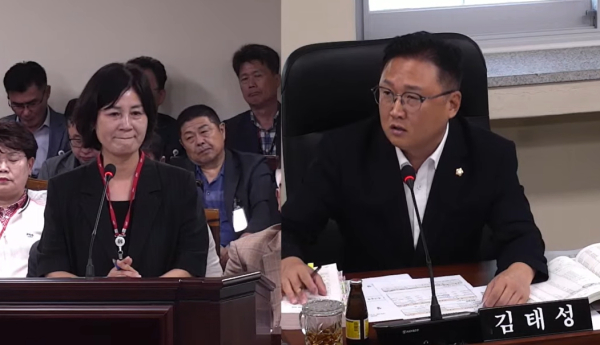 김태성 논산시의원 질의 모습 / 시의회 생중계
